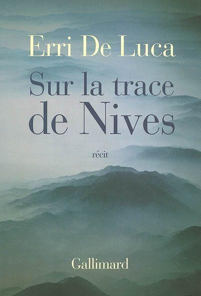 Couverture de « Sur les traces de Nives »